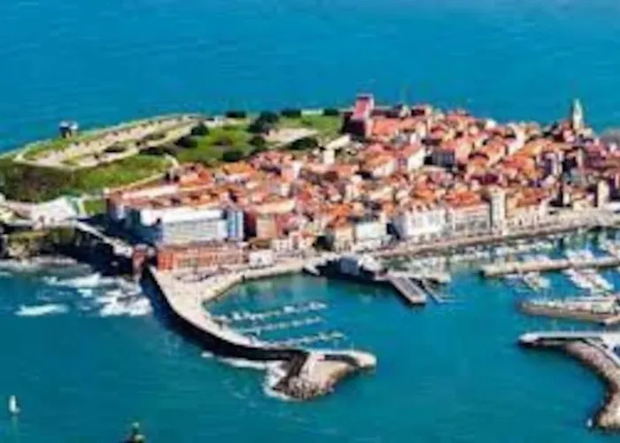 Espacioso 140 M2 Y Calidad A 250 Metros Playa Y Puerto Deportivo 5hab 2 Banos Vut2917as Gijón