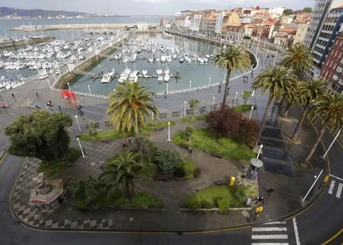 Espacioso 140 M2 Y Calidad A 250 Metros Playa Y Puerto Deportivo 5hab 2 Banos Vut2917as Gijón