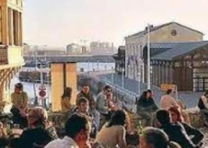 Espacioso 140 M2 Y Calidad A 250 Metros Playa Y Puerto Deportivo 5hab 2 Banos Vut2917as Gijón